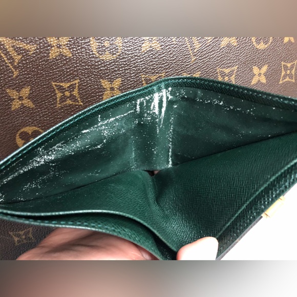 Louis Vuitton Taiga Leather Bifold Wallet Forest Green - Picture 13 of 14